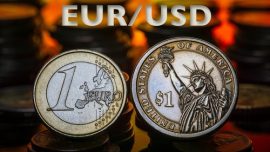 EUR / USD exchange: causes and effects, risks and opportunities.