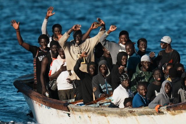 Inmigrantes ilegales llegando a Canarias